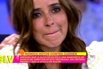 Carmen Alcayde llora